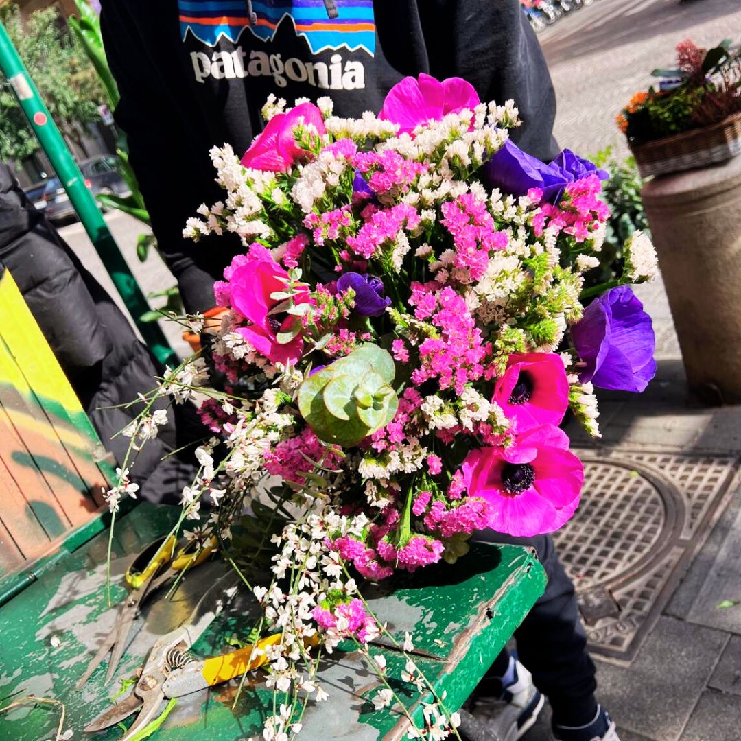 Bouquet con anemoni, sempre vivi e limoniun