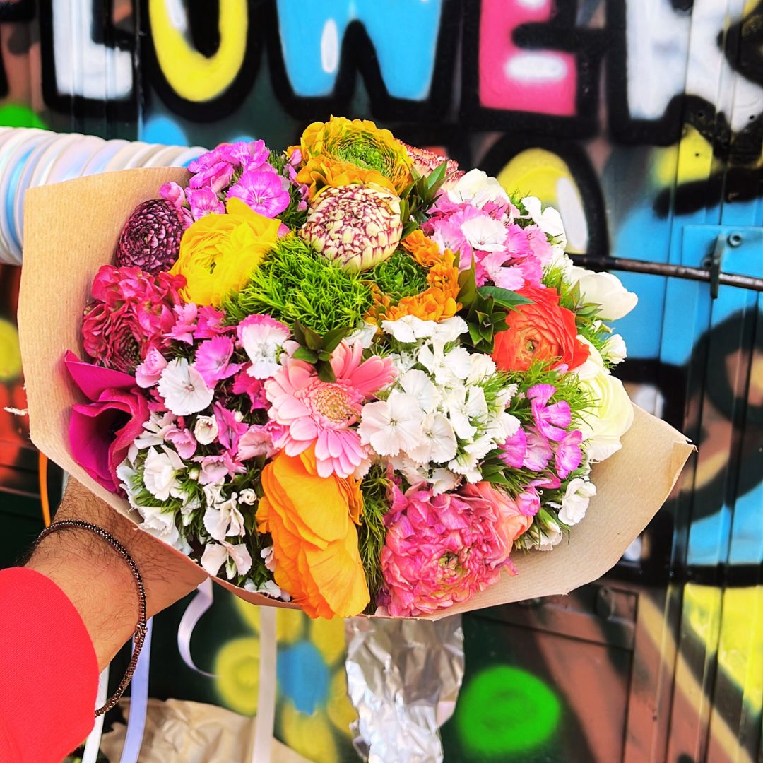 Bouquet con gerbere, garofani dei poeti, ranuncoli