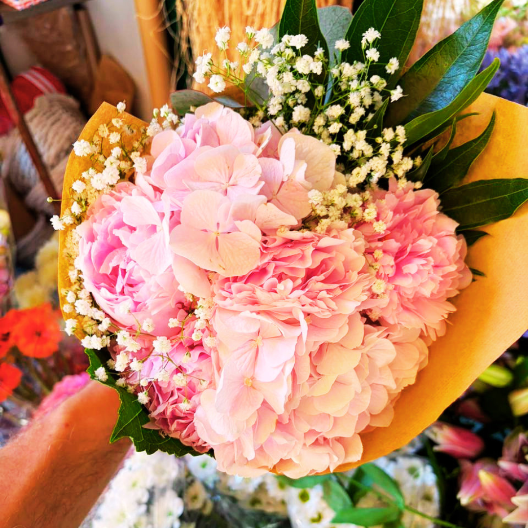 Hortensienstrauß, Rosen, Bartnelken NO FLOWER NO LOVE