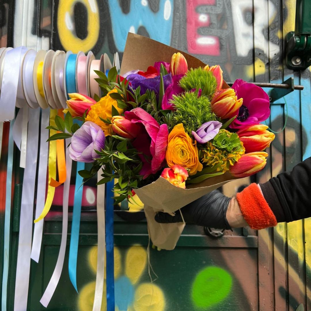 Bouquet con tulipani, froggy, anemoni