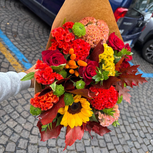 Bouquet autunnale con rose e celosia
