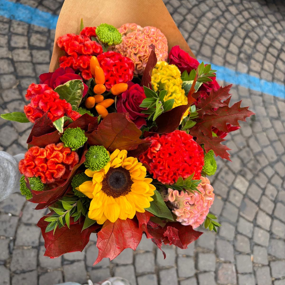 Bouquet autunnale con rose e celosia