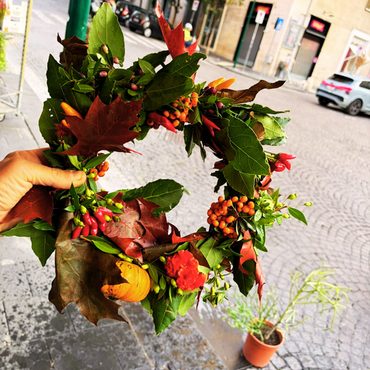 Coroncina autunnale con zucca e Hypericum