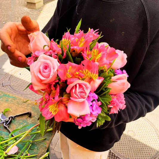 Bouquet rose rosa e giglio del Perù