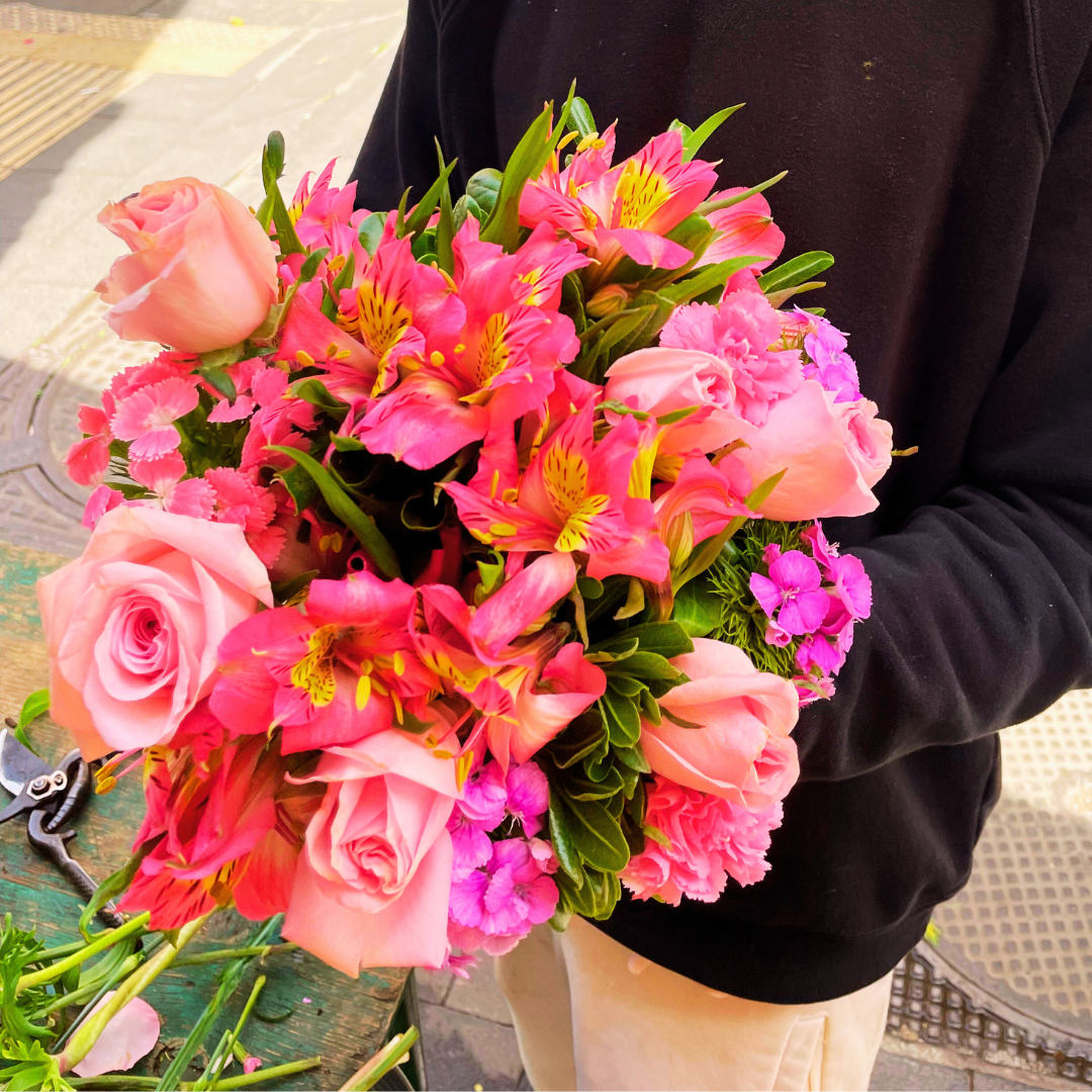 Bouquet rose rosa e giglio del Perù