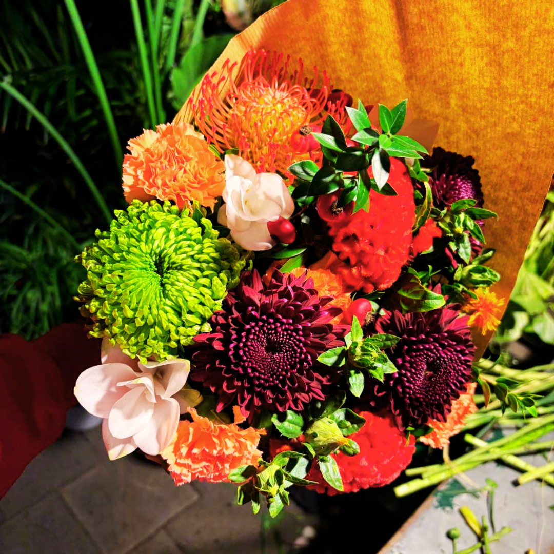 Bouquet crisantemi, celosia, garofano e curcuma
