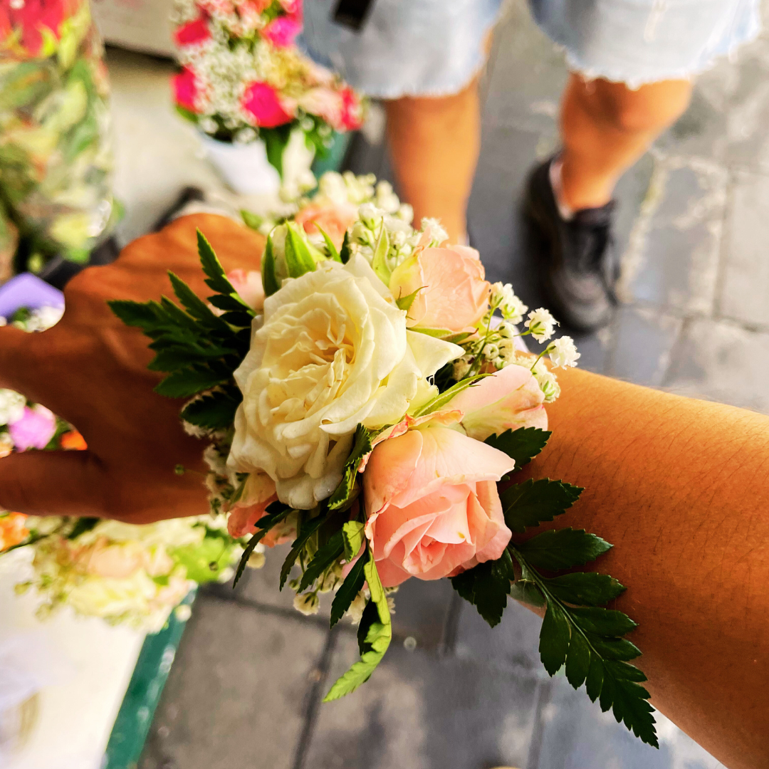 Bracciale di rose fresche - PERSONALIZZABILE