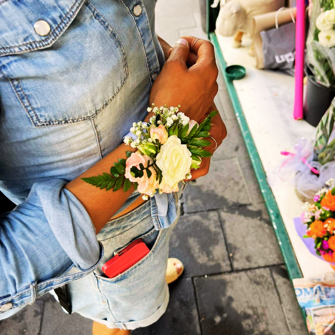 Bracciale di rose fresche - PERSONALIZZABILE