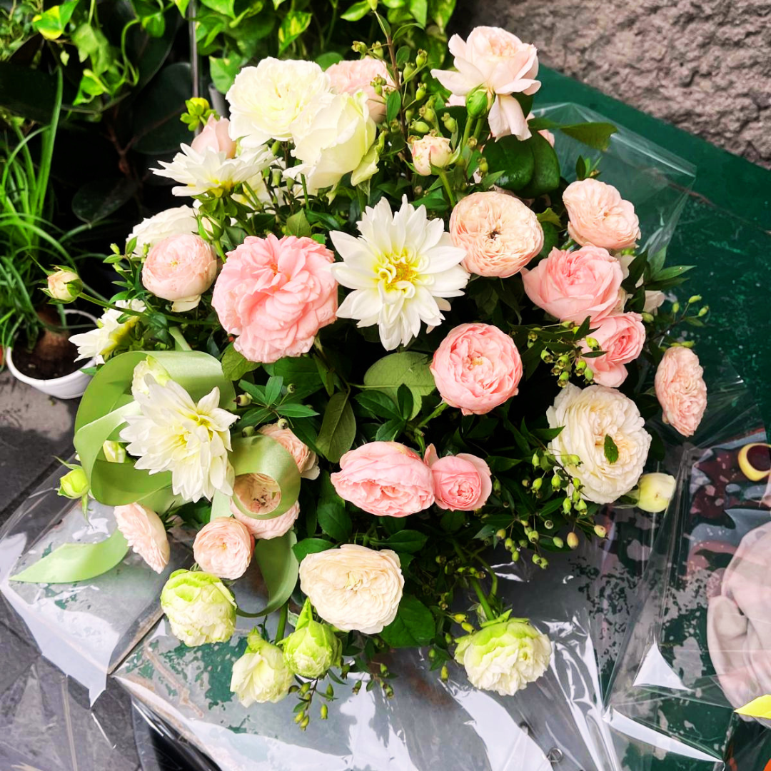 Basket with colorful Primroses