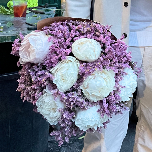 Bouquet con peonie e Iimonium